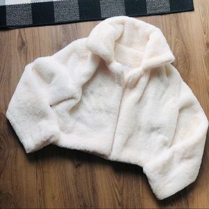 🤍cropped white faux fur bomber